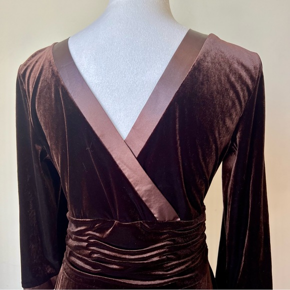 Vintage SANDRA DARREN Velvet V-Neck Fit And Flare 3/4 Sleeve Dress—SZ. 10 - Picture 8 of 12